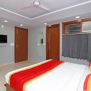 Capital O Aashiyana Paradise Near Omaxe Mall Hotel