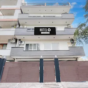 Super O Sector 43 Hotel