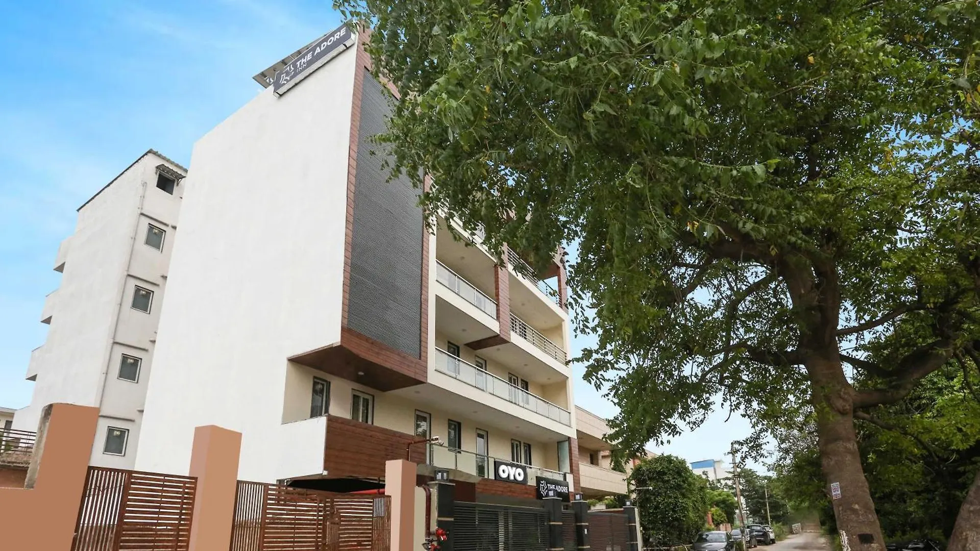 Townhouse The Adore Inn Gurgaon Hotel